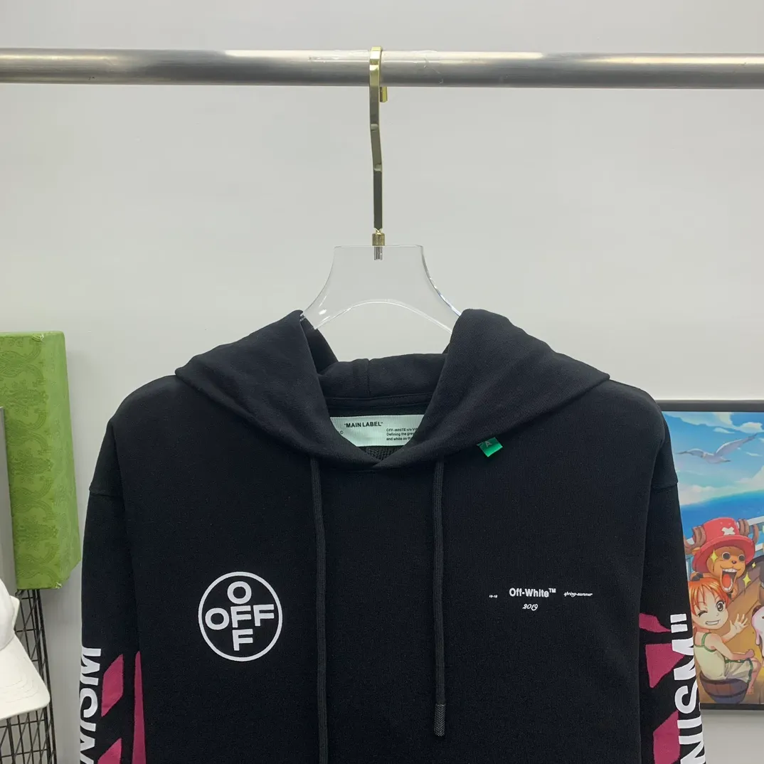 The top tested version OFF-WHITE (OW) 99 pink oil graffiti for men and women couples pure cotton loose pullover hooded sweatshirt jacket zipper professional handmade dot printing, delicate and full, strong color layering, the printing is breathable and non-sticky! The gradient of the layers is clear, the texture and texture are visible, the fabric and printing are completely combined, and the frosted feel is delicate. The fabric is made of 460g fish scale terry cotton fabric, which has a full drape. Customized zipper pull with OFFWHITE metal engraving on it and a concave feel. This is a must-see for identification. The hat rope pendant clock has metal engravings. This is a detail that is easily overlooked.  Like Monet's oil paintings, it has always occupied the top sales list on major domestic and foreign platforms, and offline stores can also be said to be often out of stock.  Couple matching, personalized and trendy! The style is elegant and classic, versatile for daily use. Couple style 👫 Can be worn by both men and women P: 390